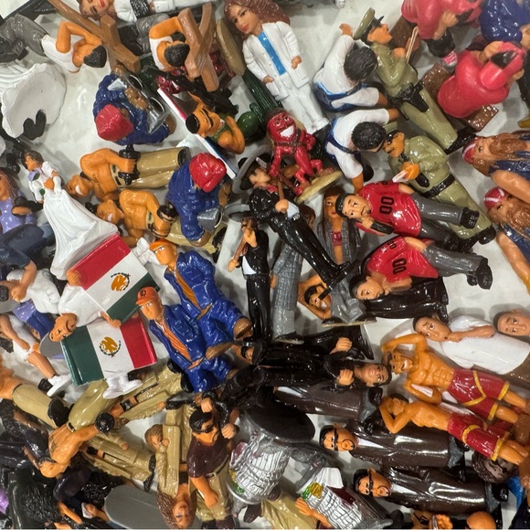 Colorful Figurine Collection - Picture 4 of 7